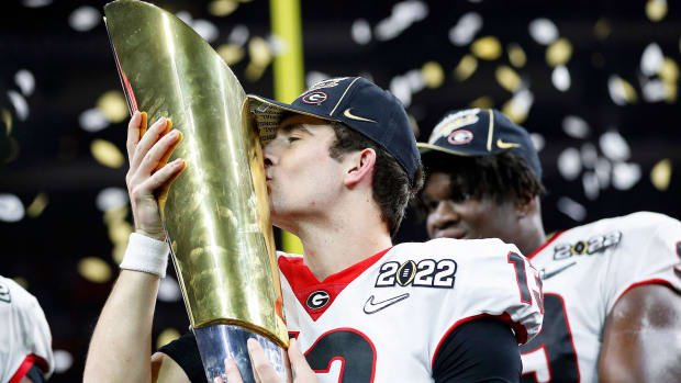 Stetson Bennett kisses the national championship trophy